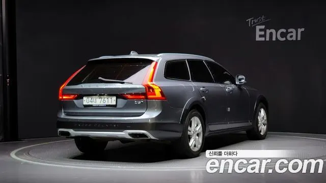 VOLVO V90 CROSS COUNTRY 2018 — 134 782 км, серый, Корея — под ключ — фото 2