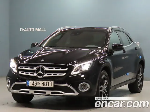 MERCEDES-BENZ GLA-CLASS X156 2019 — 118 000 км, чёрный, Корея — под ключ — фото 1