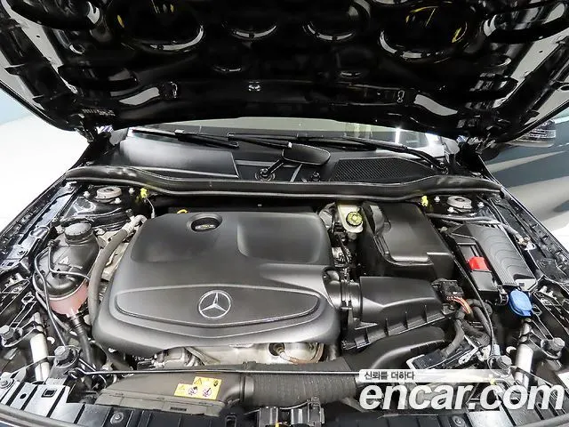 MERCEDES-BENZ GLA-CLASS X156 2019 — 118 000 км, чёрный, Корея — под ключ — фото 6