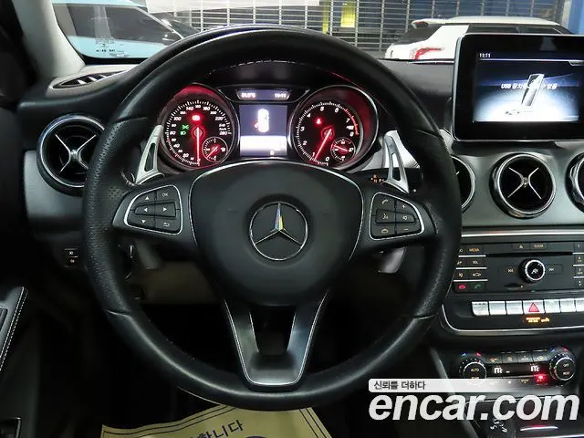 MERCEDES-BENZ GLA-CLASS X156 2019 — 118 000 км, чёрный, Корея — под ключ — фото 9