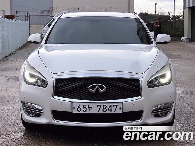 INFINITI Q70 2015