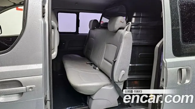 HYUNDAI GRAND STAREX 2016 — 113 871 км, серебристый, Корея — под ключ — фото 12