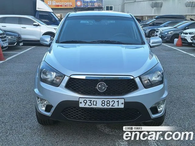 KGM KORANDO SPORTS 2013 — 164 000 км, серебристо-серый, Корея — под ключ — фото 2