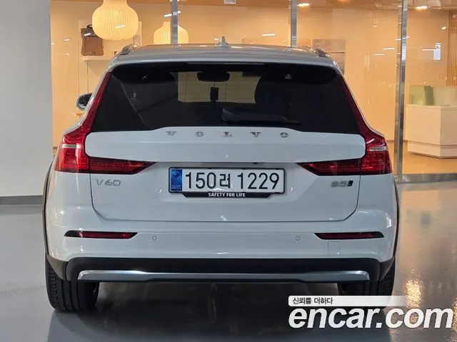 VOLVO V60 CROSS COUNTRY 2025 — 3 047 км, белый, Корея — под ключ — фото 4