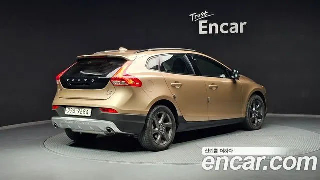 VOLVO V40 CROSS COUNTRY 2013 — 112 468 км, золотистый, Корея — под ключ — фото 2