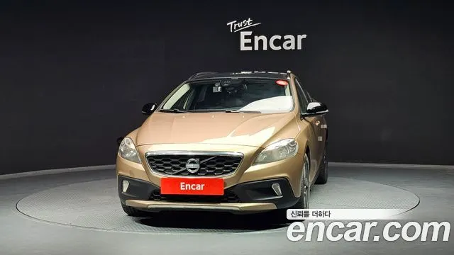 VOLVO V40 CROSS COUNTRY 2013 — 112 468 км, золотистый, Корея — под ключ — фото 3