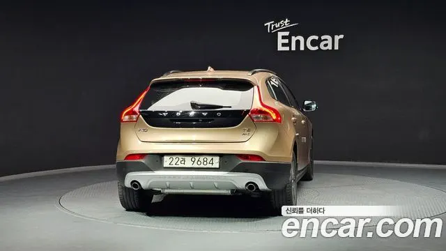 VOLVO V40 CROSS COUNTRY 2013 — 112 468 км, золотистый, Корея — под ключ — фото 4
