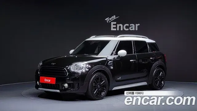 MINI COOPER D COUNTRYMAN 2018 — 70 014 км, чёрный, Корея — под ключ — фото 1