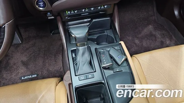 LEXUS ES300H 2019 — 97 541 км, серый, Корея — под ключ — фото 9