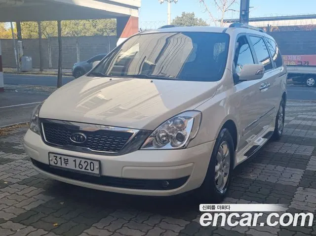 KIA CARNIVAL R 2011