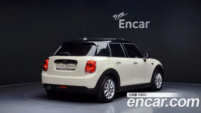 MINI COOPER D 2018 — 69 118 км, белый-перламутр, Корея — под ключ — фото 2