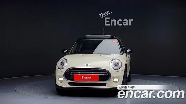 MINI COOPER D 2018 — 69 118 км, белый-перламутр, Корея — под ключ — фото 3