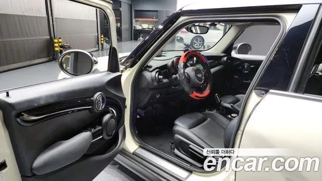 MINI COOPER D 2018 — 69 118 км, белый-перламутр, Корея — под ключ — фото 10