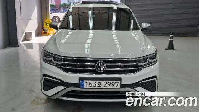 VOLKSWAGEN TIGUAN ALLSPACE 2023 — 26 867 км, белый, Корея — под ключ — фото 3