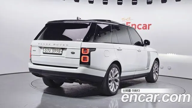 LAND ROVER RANGE ROVER (4 ПОК.) 2018 — 204 329 км, белый, Корея — под ключ — фото 2