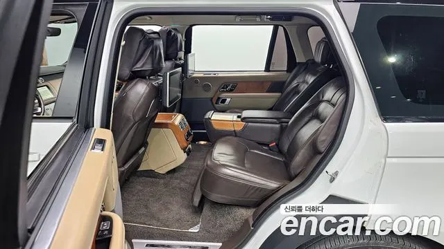 LAND ROVER RANGE ROVER (4 ПОК.) 2018 — 204 329 км, белый, Корея — под ключ — фото 11