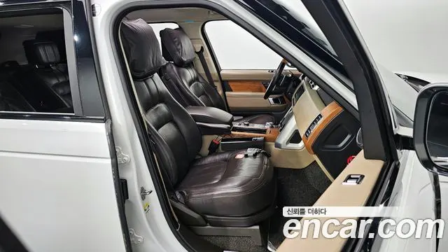 LAND ROVER RANGE ROVER (4 ПОК.) 2018 — 204 329 км, белый, Корея — под ключ — фото 12