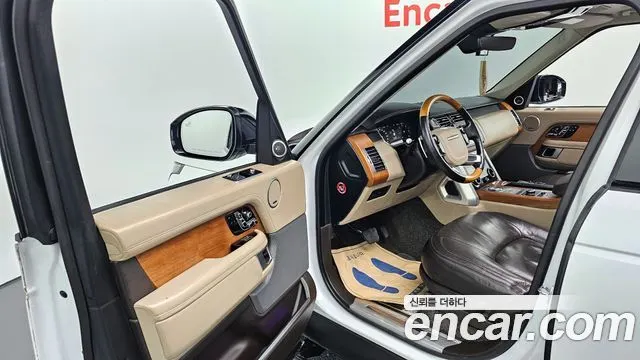 LAND ROVER RANGE ROVER (4 ПОК.) 2018 — 204 329 км, белый, Корея — под ключ — фото 10