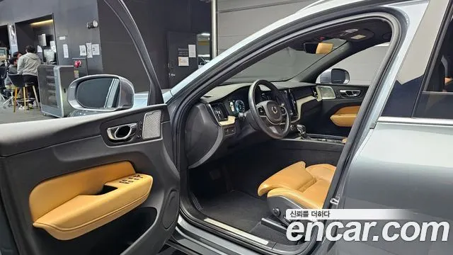 VOLVO XC60 2018 — 53 572 км, светло-серебристый, Корея — под ключ — фото 11