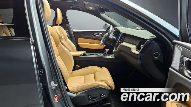 VOLVO XC60 2018 — 53 572 км, светло-серебристый, Корея — под ключ — фото 10