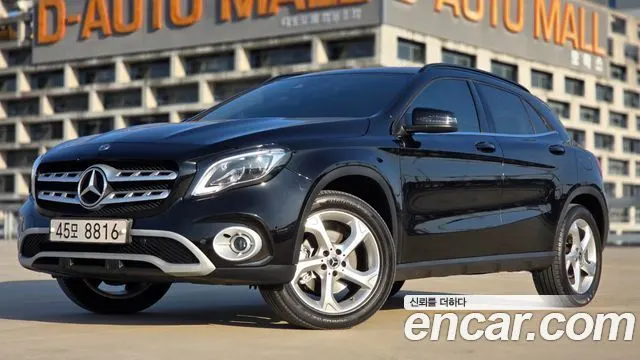 MERCEDES-BENZ GLA-CLASS X156 2019 — 76 000 км, чёрный, Корея — под ключ — фото 1