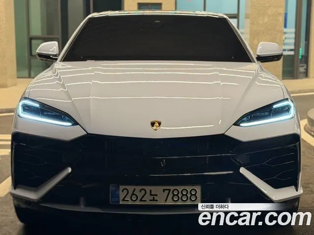LAMBORGHINI URUS 2025