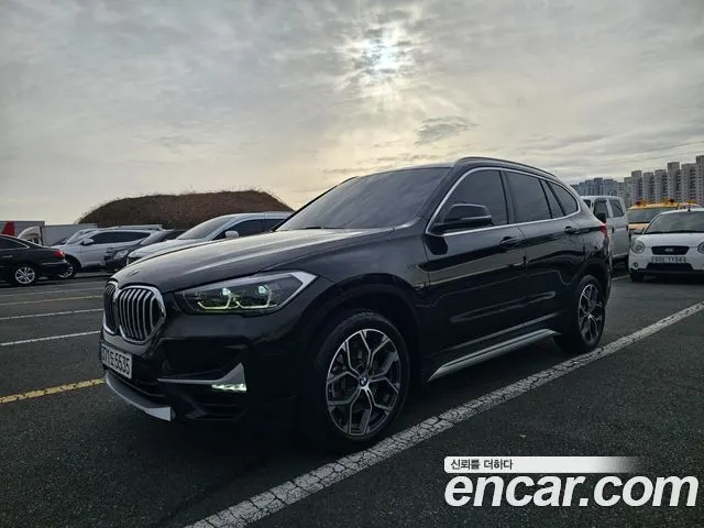 BMW X1 2021 — 67 700 км, чёрный, Корея — под ключ — фото 1