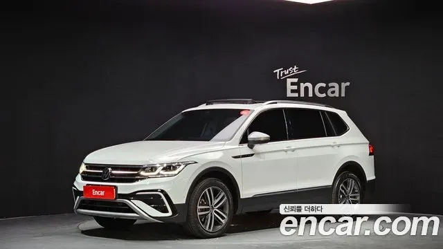 VOLKSWAGEN TIGUAN ALLSPACE 2023 — 24 563 км, белый, Корея — под ключ — фото 1