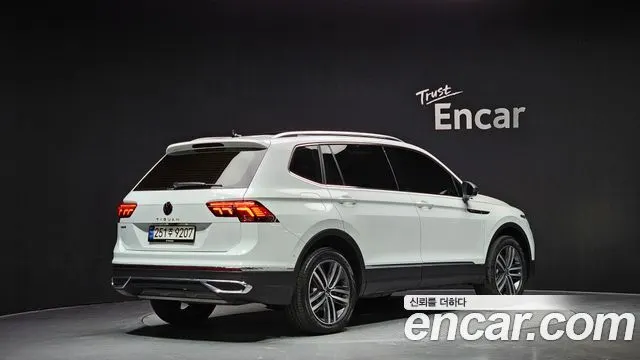 VOLKSWAGEN TIGUAN ALLSPACE 2023 — 24 563 км, белый, Корея — под ключ — фото 2