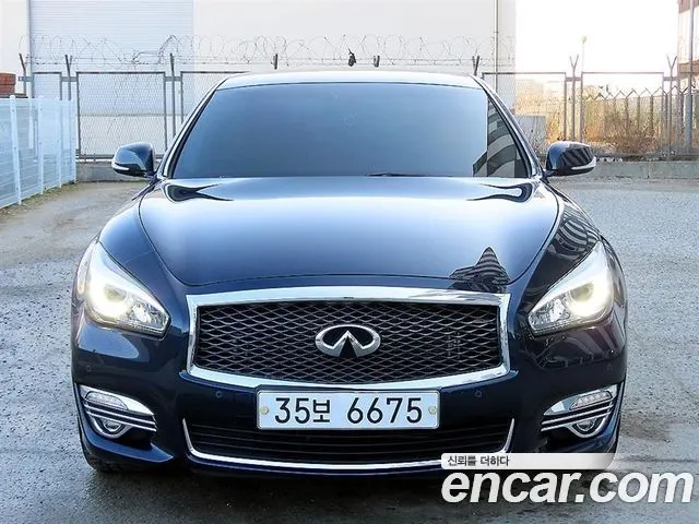 INFINITI Q70 2019