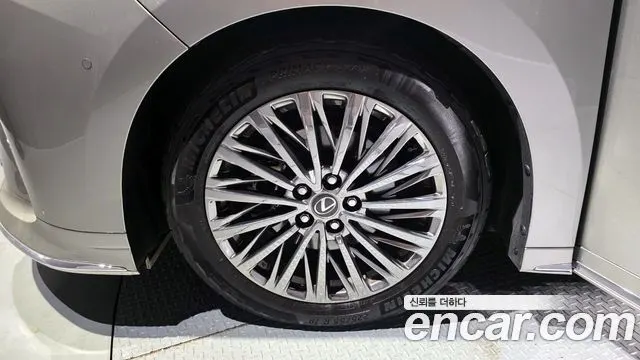 LEXUS LM 2025 — 34 598 км, серебристо-серый, Корея — под ключ — фото 5