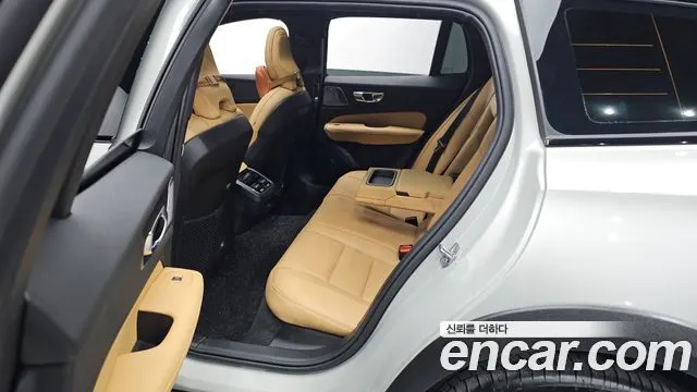 VOLVO V60 CROSS COUNTRY 2021 — 24 335 км, светло-золотистый, Корея — под ключ — фото 11