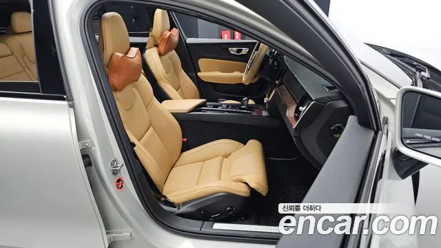 VOLVO V60 CROSS COUNTRY 2021 — 24 335 км, светло-золотистый, Корея — под ключ — фото 12