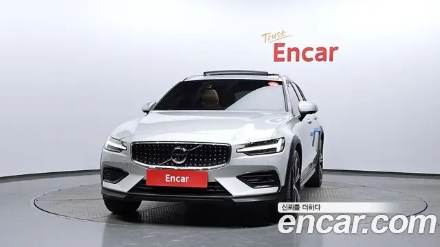 VOLVO V60 CROSS COUNTRY 2021 — 24 335 км, светло-золотистый, Корея — под ключ — фото 3