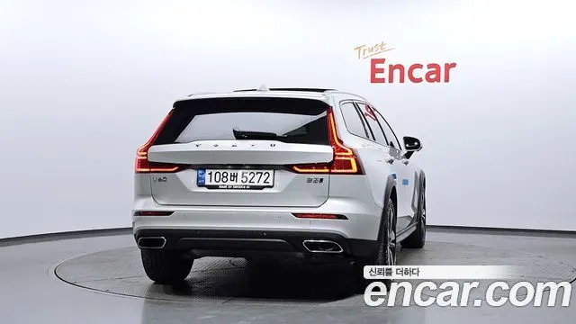 VOLVO V60 CROSS COUNTRY 2021 — 24 335 км, светло-золотистый, Корея — под ключ — фото 4