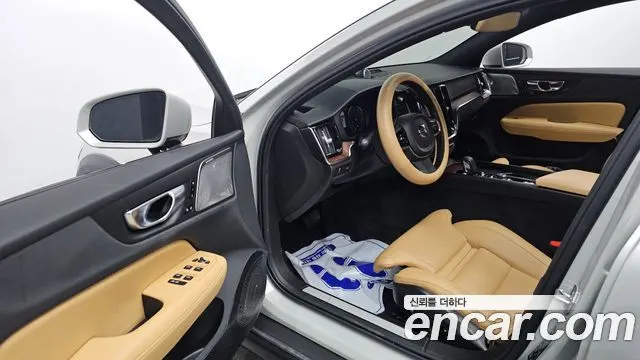 VOLVO V60 CROSS COUNTRY 2021 — 24 335 км, светло-золотистый, Корея — под ключ — фото 10