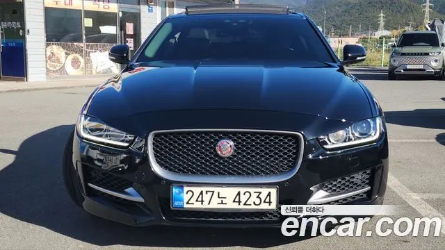 JAGUAR XE 2017 — 99 400 км, чёрный, Корея — под ключ — фото 2