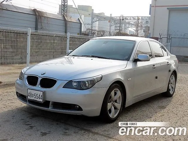 BMW 5 SERIES 2004 — 75 784 км, серебристый, Корея — под ключ — фото 2