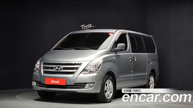 HYUNDAI GRAND STAREX 2017 — 116 294 км, серебристо-серый, Корея — под ключ — фото 1