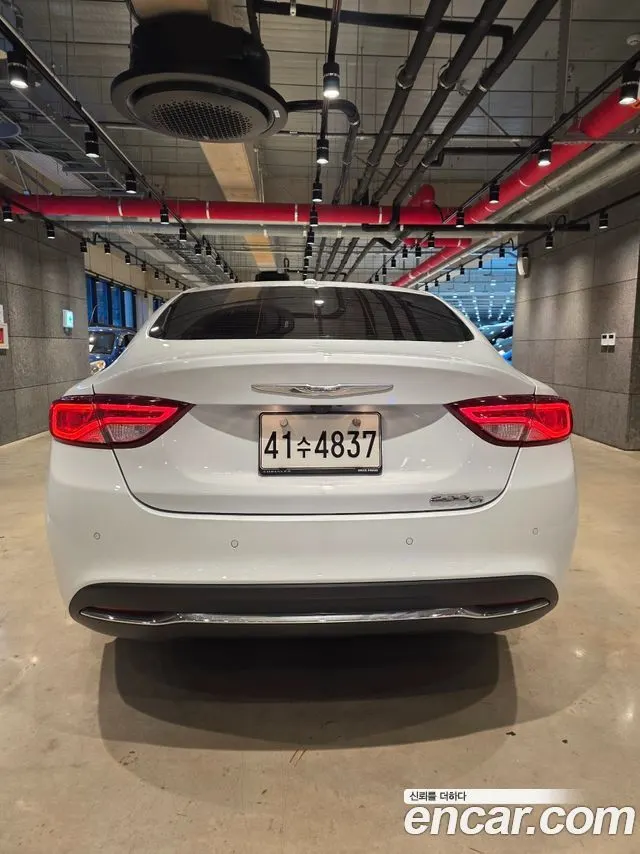 CHRYSLER 200 2015 — 90 000 км, белый, Корея — под ключ — фото 4