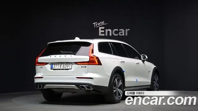 VOLVO V60 CROSS COUNTRY 2021 — 42 636 км, белый, Корея — под ключ — фото 2