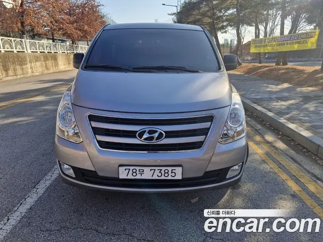 HYUNDAI GRAND STAREX 2018 — 108 904 км, серебристый, Корея — под ключ — фото 1