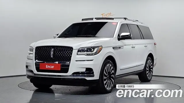 LINCOLN NAVIGATOR 2023