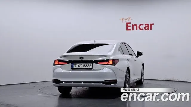 LEXUS ES300H 2023 — 22 275 км, белый, Корея — под ключ — фото 4