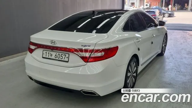 HYUNDAI GRANDEUR HYBRID 2016 — 156 058 км, белый, Корея — под ключ — фото 2