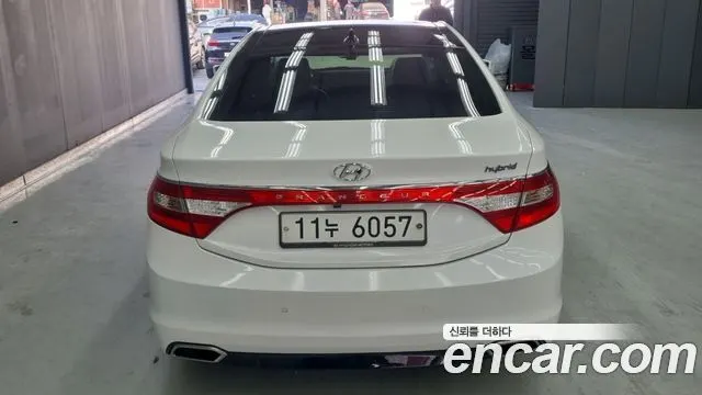HYUNDAI GRANDEUR HYBRID 2016 — 156 058 км, белый, Корея — под ключ — фото 4