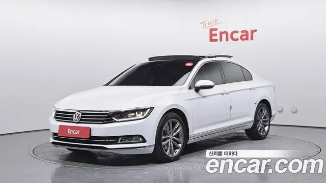 VOLKSWAGEN PASSAT 2018 — 85 889 км, белый, Корея — под ключ — фото 1