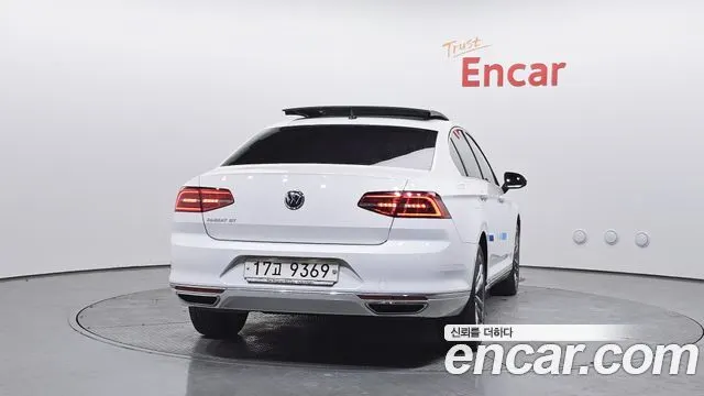 VOLKSWAGEN PASSAT 2018 — 85 889 км, белый, Корея — под ключ — фото 4