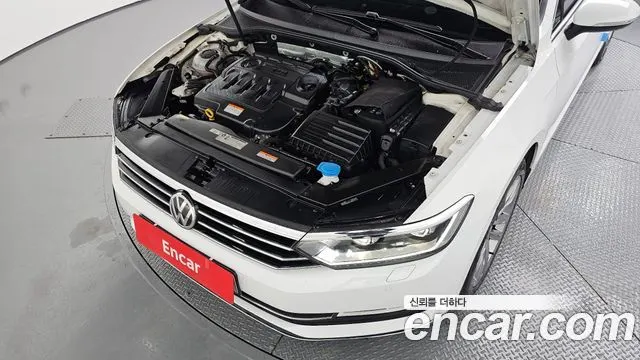 VOLKSWAGEN PASSAT 2018 — 85 889 км, белый, Корея — под ключ — фото 6