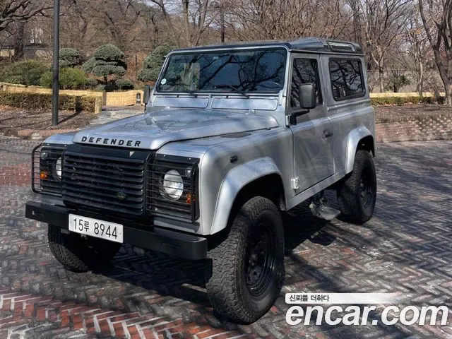 LAND ROVER DEFENDER 2004 — 130 000 км, серебристый, Корея — под ключ — фото 1